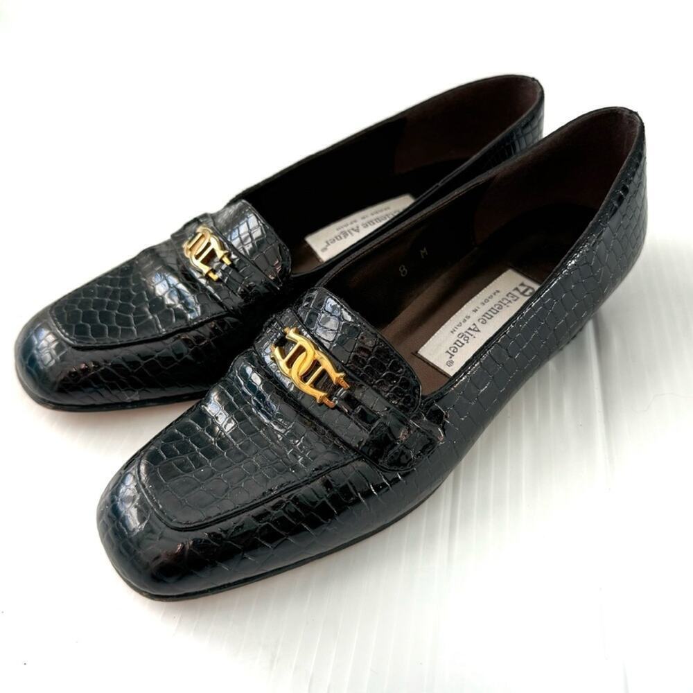 Etienne Aigner Valentine leather embossed loafer with gold colored hardware sz 8